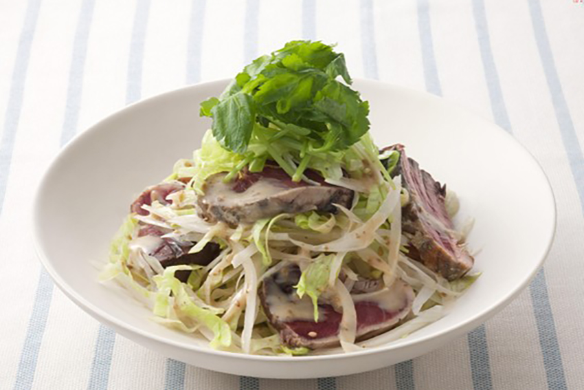 かつおのたたきと新玉ねぎのあえサラダ