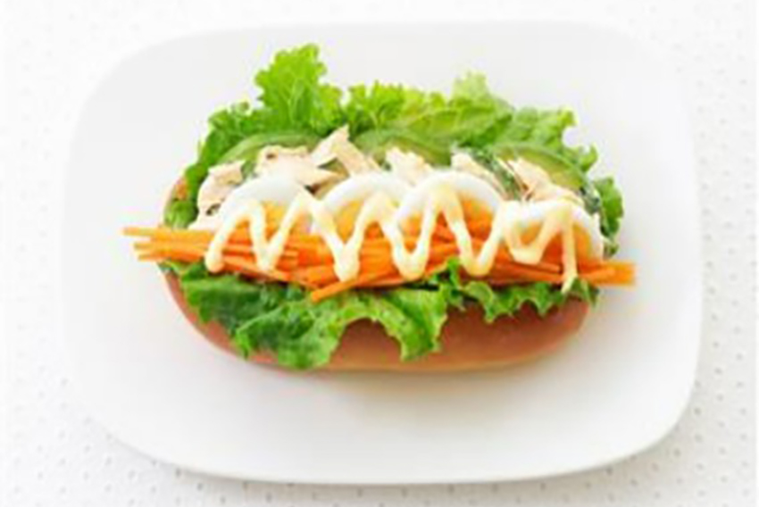 チキンとアボカドのサラダサンド