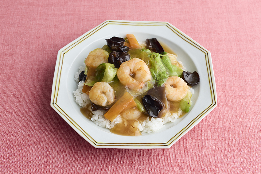 えびとレタスの中華丼