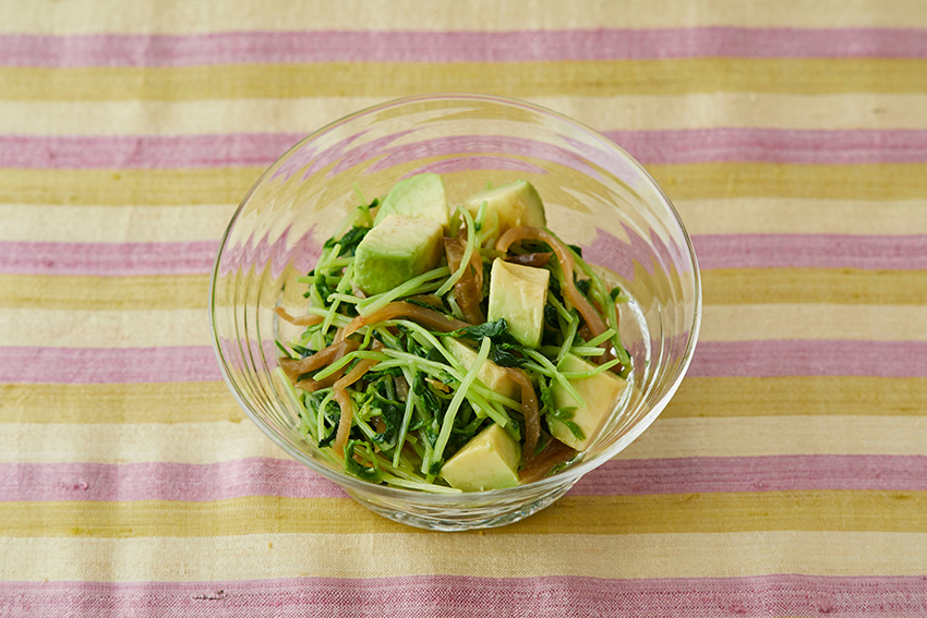 豆苗とアボカドのザーサイあえ